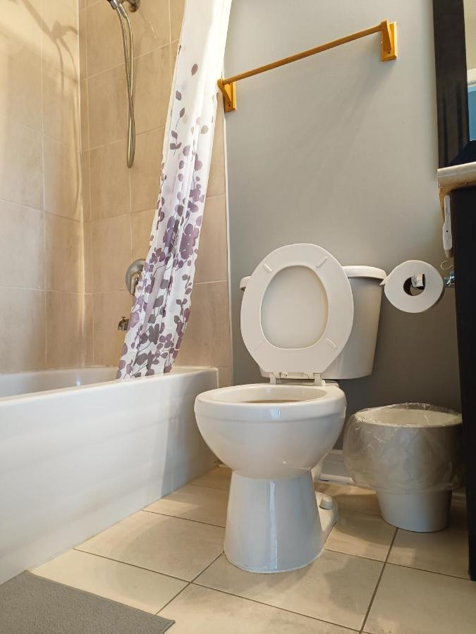 Affordable Room With Free Parking In Newmarket On Exteriör bild