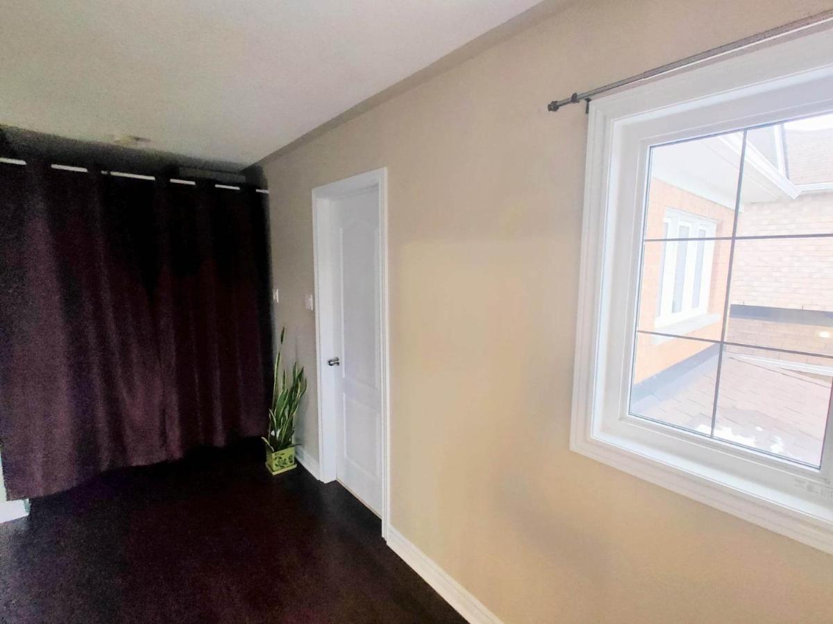 Affordable Room With Free Parking In Newmarket On Exteriör bild