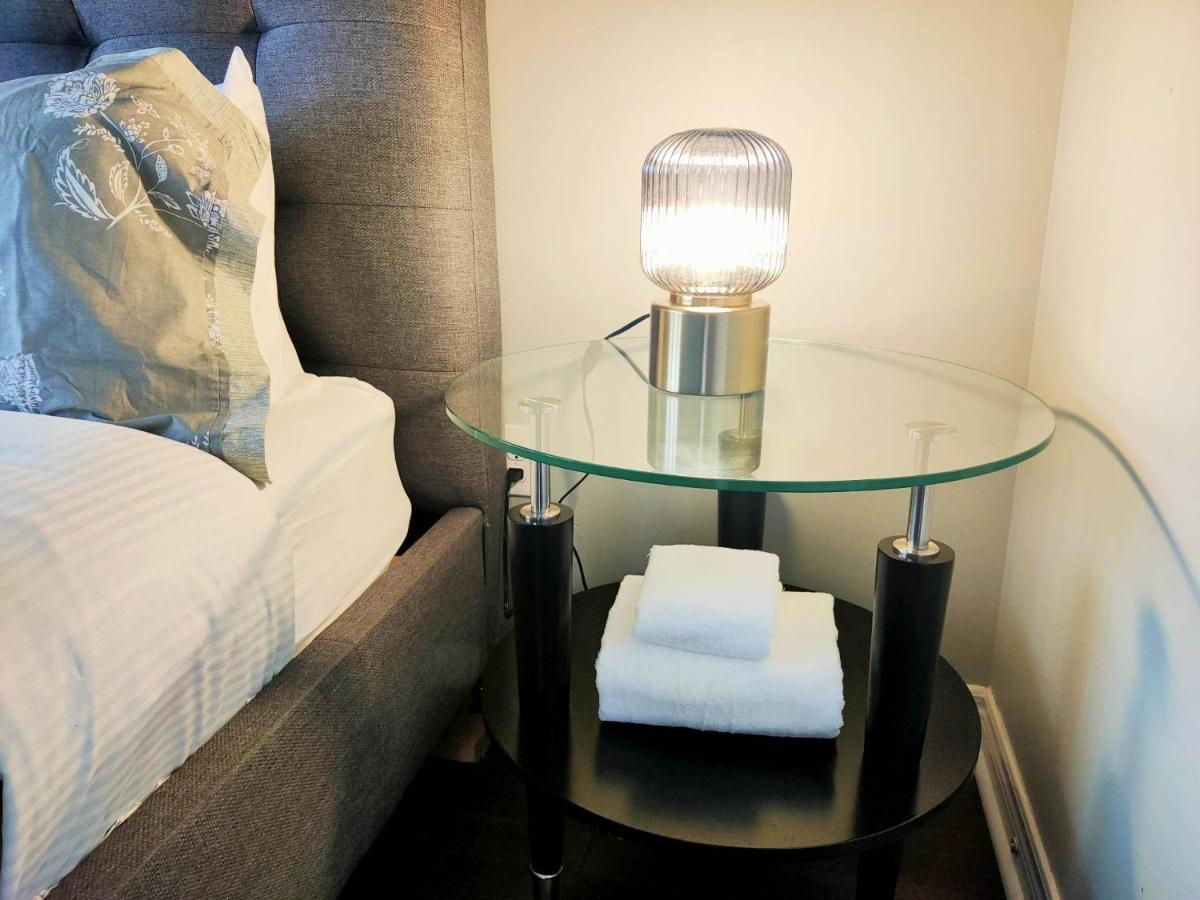 Affordable Room With Free Parking In Newmarket On Exteriör bild