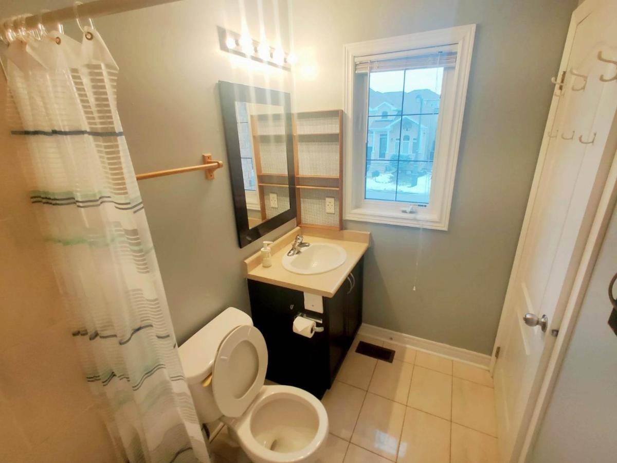 Affordable Room With Free Parking In Newmarket On Exteriör bild