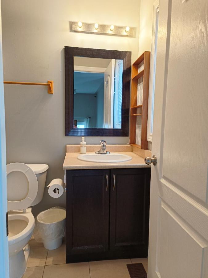 Affordable Room With Free Parking In Newmarket On Exteriör bild