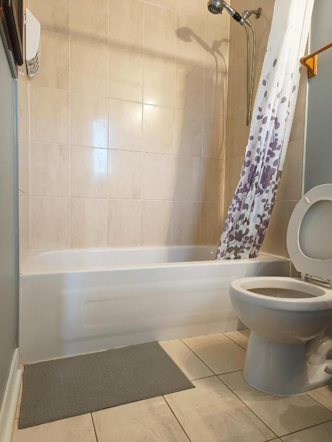 Affordable Room With Free Parking In Newmarket On Exteriör bild