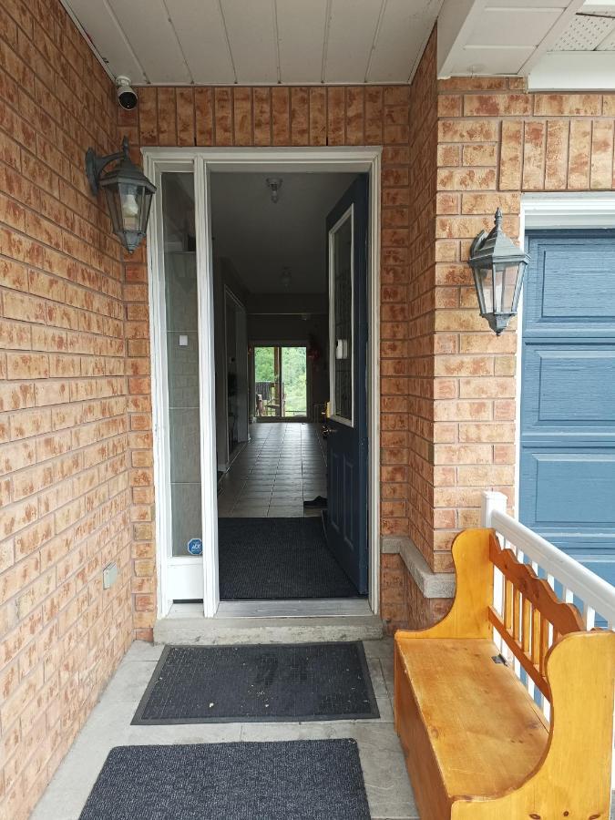 Affordable Room With Free Parking In Newmarket On Exteriör bild