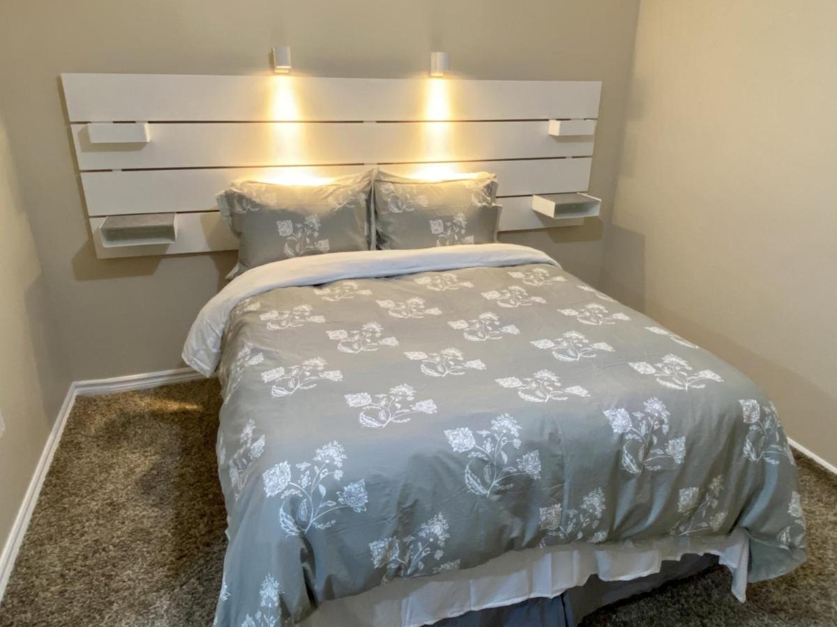 Affordable Room With Free Parking In Newmarket On Exteriör bild