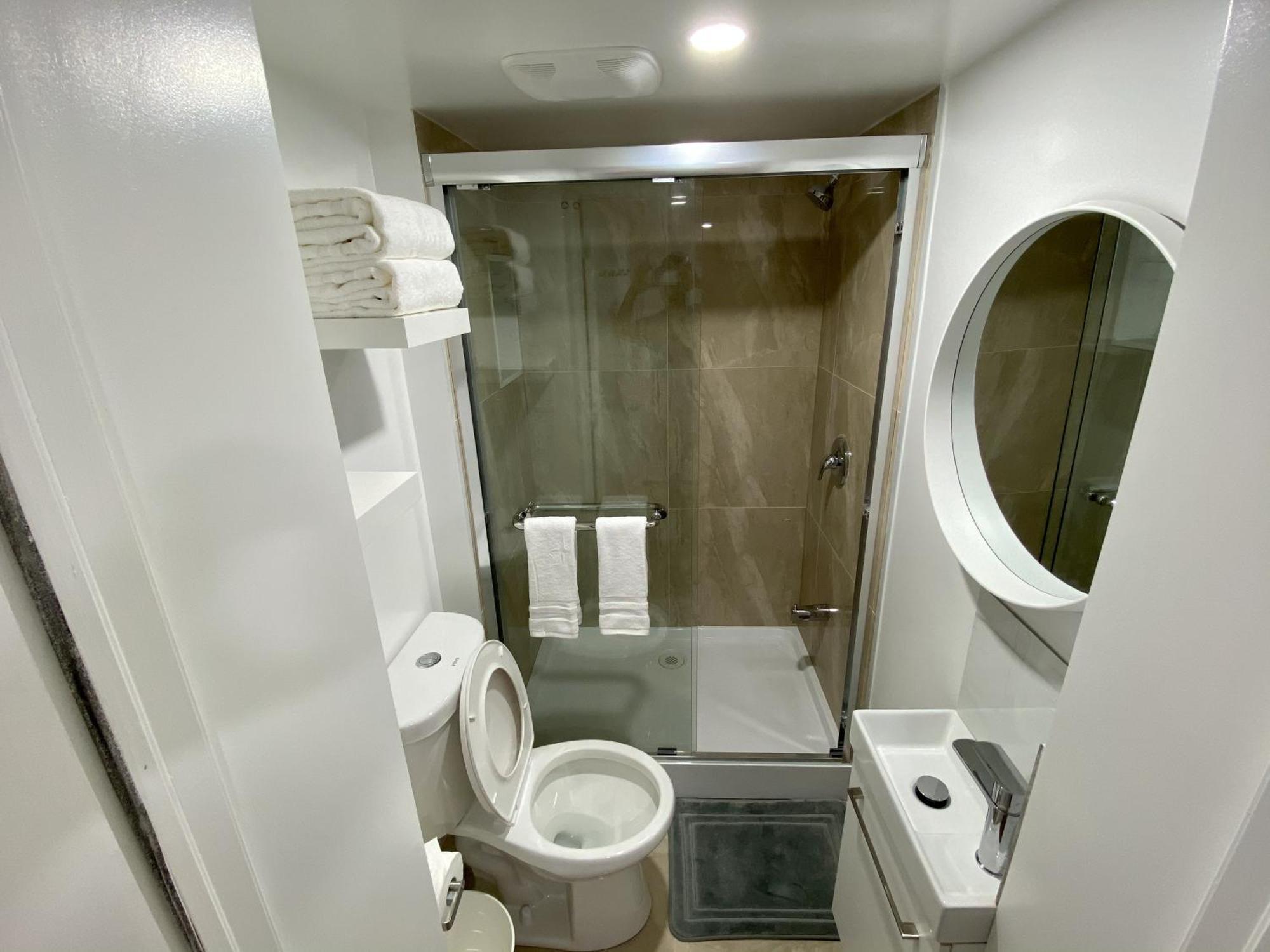 Affordable Room With Free Parking In Newmarket On Exteriör bild