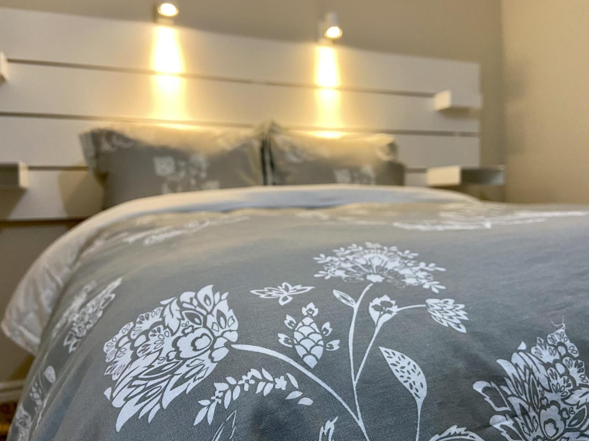 Affordable Room With Free Parking In Newmarket On Exteriör bild